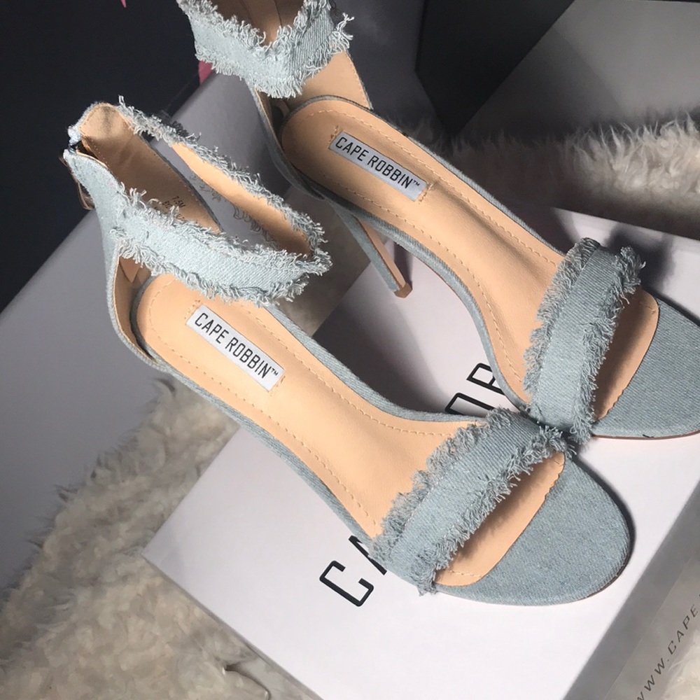 HOST PICK ⚡️Distressed Jean Heels - Picture 3 of 8